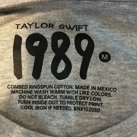 Taylor Swift 1989 Taylor’s Version Gray T-shirt. Size M - Picture 5 of 5